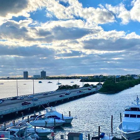 Modern Waterfront Apartment With Miami Skyline View, Free Parking 5 Mins Drive To Miami Beach Exterior foto