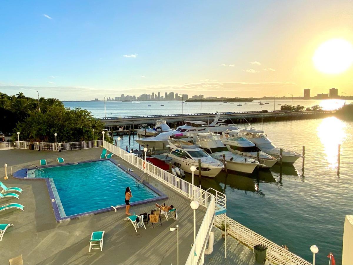 Modern Waterfront Apartment With Miami Skyline View, Free Parking 5 Mins Drive To Miami Beach Exterior foto